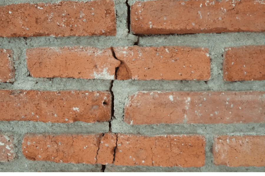 types of foundation cracks