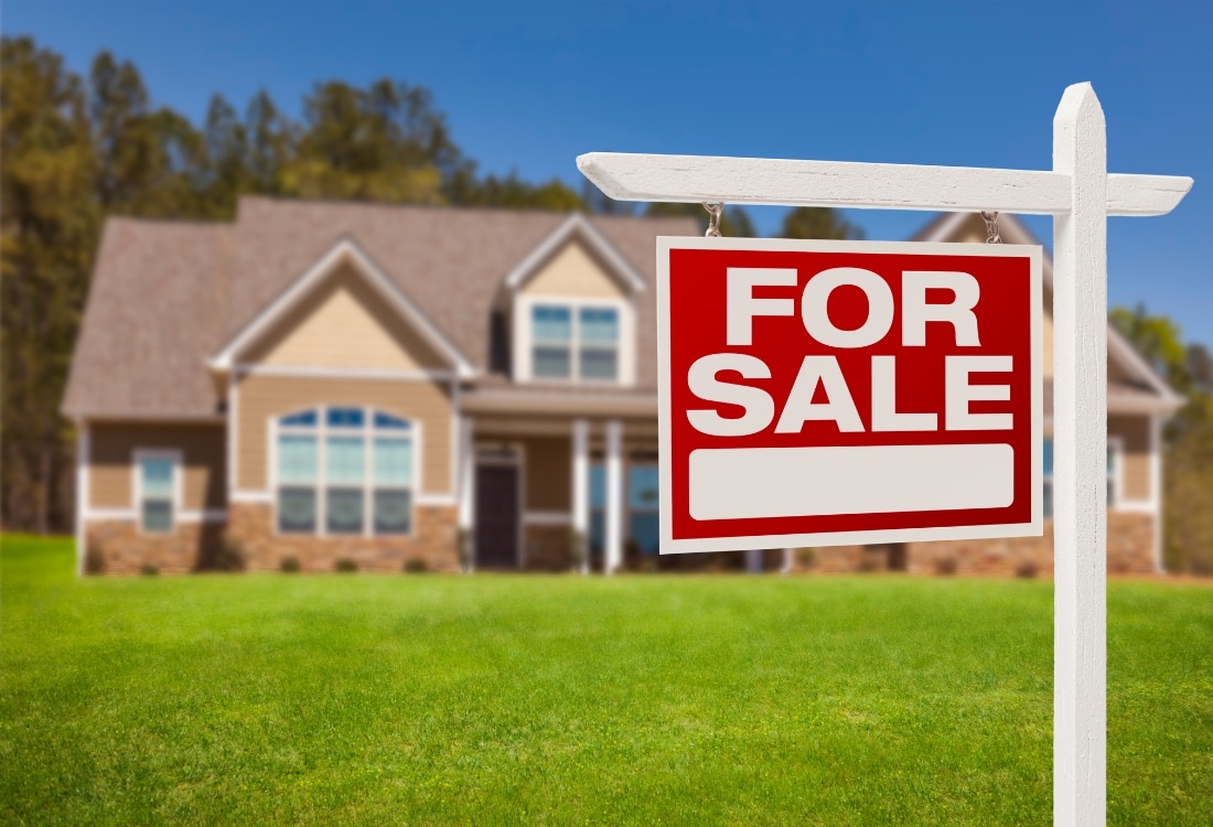 "For Sale" sign in front of a Virginia house with a healthy, dehumidified crawl space.