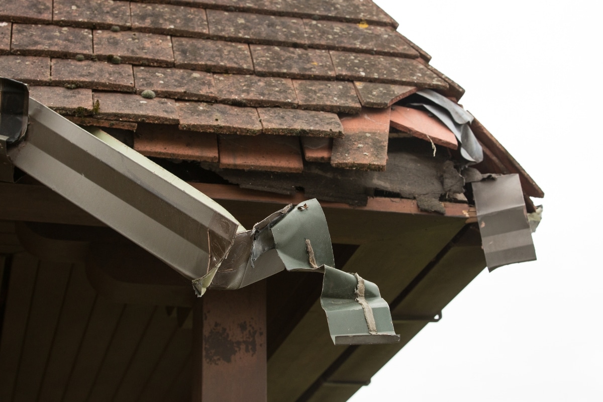 Damage gutter, a faulty drainage system that causes basement water damage due to poor construction in Southbridge, VA.