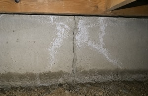 Vertical crack running through a crawl space foundation wall, sign of crack in crawl space foundation wall problem in Berkeley, WV.